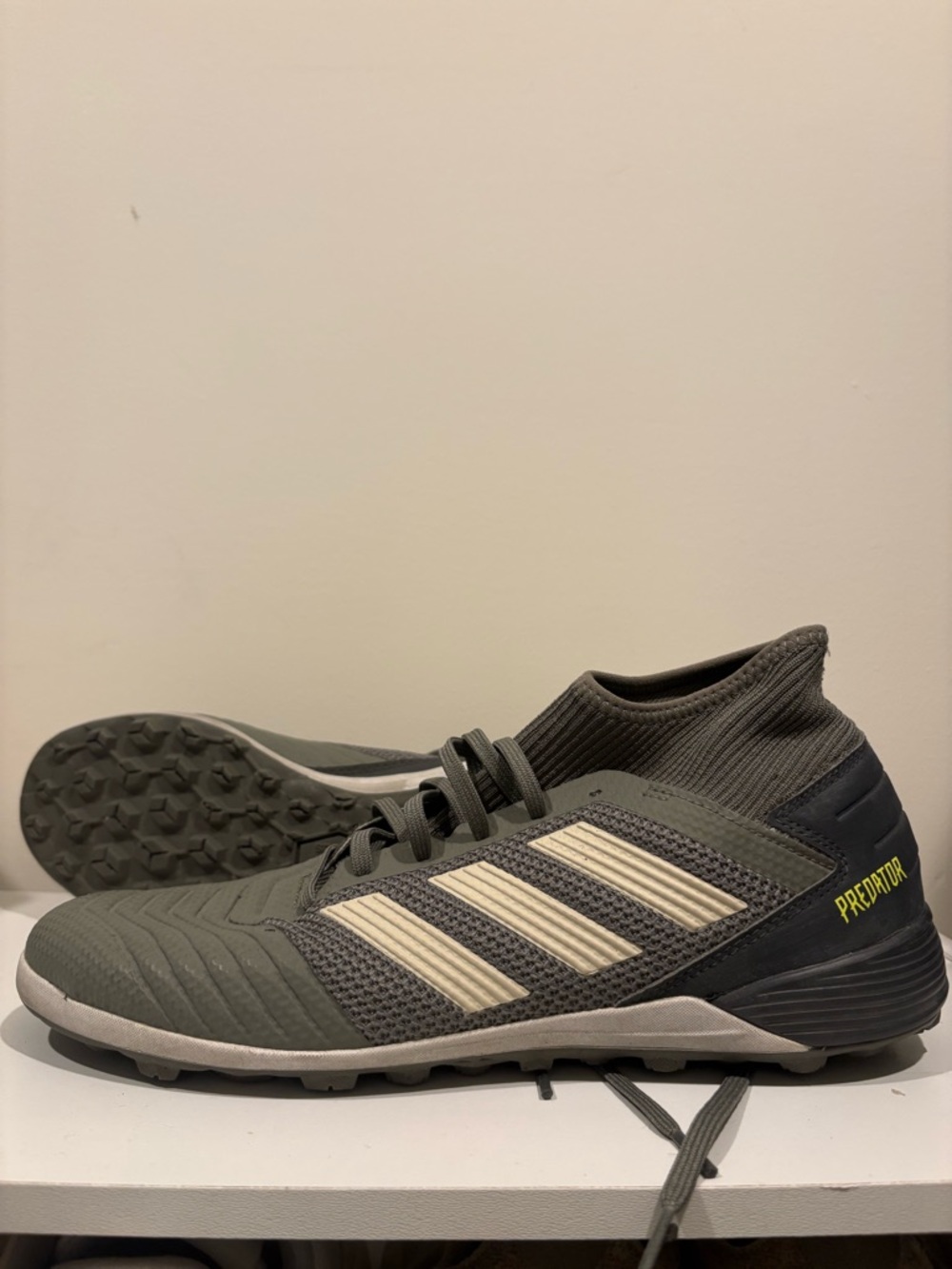 adidas Men’s Predator Turf Soccer Shoes/Football boots - Olive Green/White 10.5